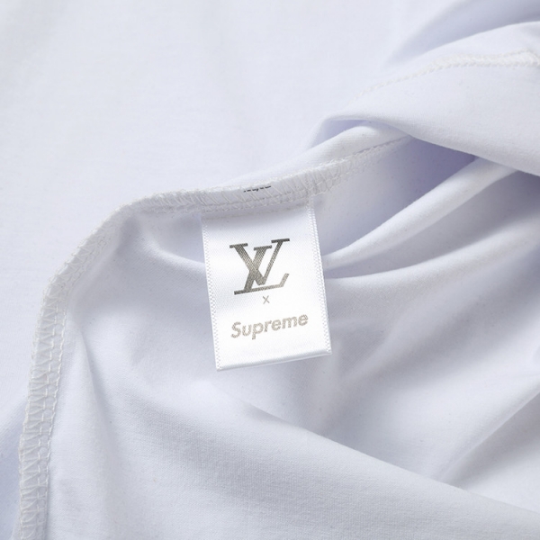 Camiseta Louis Vuitton x Supreme - Image 4