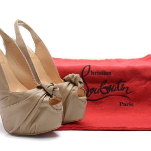 Sapato Alto Christian Louboutin 14cm.