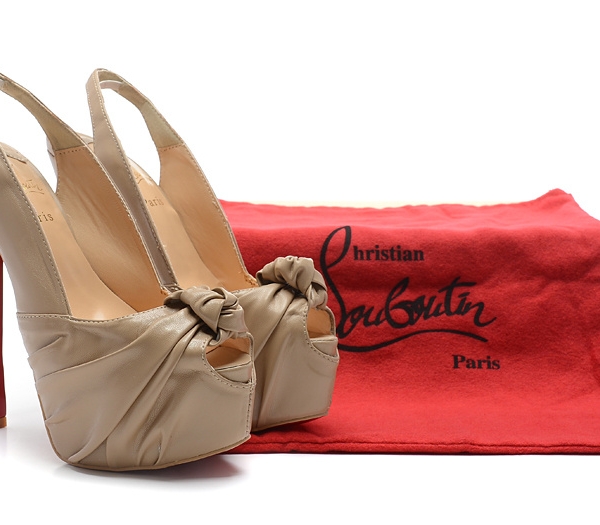 Sapato Alto Christian Louboutin 14cm.