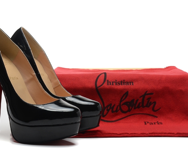 Sapato couro meia pata Christian Louboutin