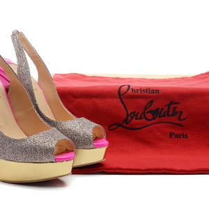 Sapato meia pata Christian Louboutin 14cm.