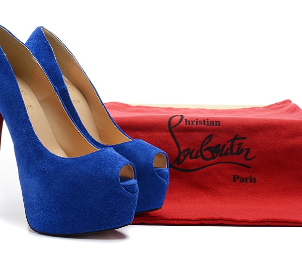 Sapato meia pata Christian Louboutin 14cm.