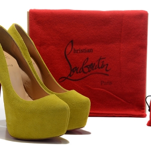 Sapato meia pata Christian Louboutin 16cm.