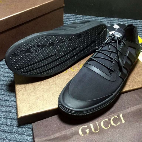 Tênis preto em couro Gucci